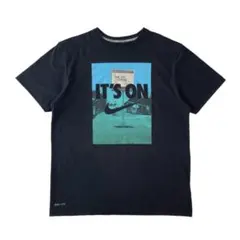 NIKE　デザインTシャツ　XL　ビッグプリント　アート　ワンポイント