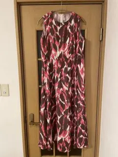 完売 新品未使用 LUSANA 花柄ロングワンピース - メルカリ