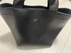 GUESS黒いハンドバッグ！