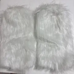 ホワイトファーレッグウォーマー