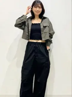 GU ジーユー　☆ クロップドワークシャツ　L ☆ オリーブのサムネイル