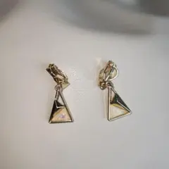 三角形デザイン イヤリング 金色