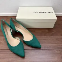 【新品未使用】RODE SKO グリーン ポインテッドトゥパンプスのサムネイル