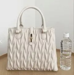 【2月末まで限定値下げ】マジェスティックレゴン　クラシカルスクエアミディバッグ