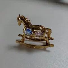 BURBERRY ラインストーンブローチ 馬車 金メッキ - メルカリ