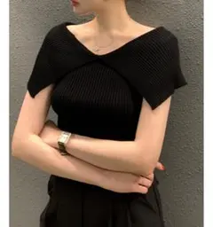 ブラック クロスオフショルダー ニット