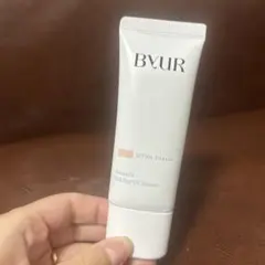 バイユア　セラムフィットヴェールデイUVエッセンス　化粧下地　シアーピンク