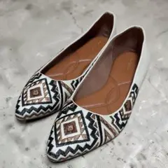 【ブラジル製】AREZZO 総柄刺繍 フラットシューズ アイボリー 23.5のサムネイル