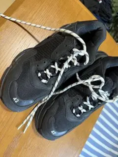 BALENCIAGA Triple S ブラック スニーカー 42のサムネイル