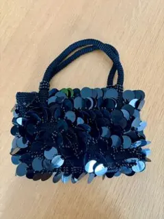 ビーズとスパンコールの黒いパーティーバッグ