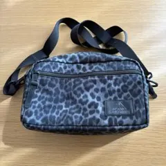 グレゴリー パデッドショルダー M ブラックタペストリー 花柄