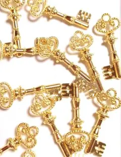 鍵チャーム ゴールド 10個 ハンドメイド資材 王冠