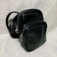 【GU斜め掛けショルダーバッグ.黒色】通勤.通学.旅行にも♪