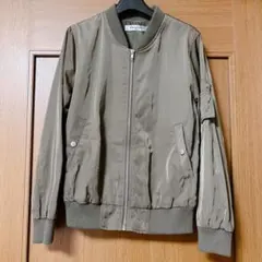アウター　ブルゾン　ジャケット　グリーン　緑