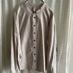 ベージュ ボタン付き 長袖シャツ