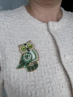 フクロウのビーズブローチ