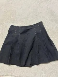 ZARAスタッズ付きダークグレーフレアスカート