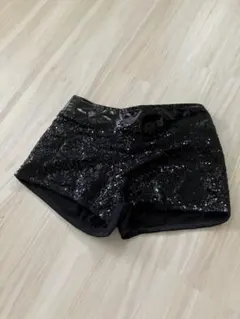 スパンコール装飾 黒 ショートパンツ