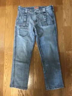 脚がほっそりスタイル良く見えるクロップドデニムジーンズのサムネイル