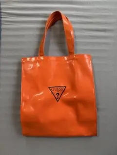 GUESSエナメルトートバッグ