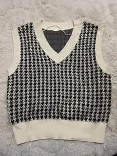 GU Vネックニットベスト