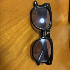 黒いクラシックウェリントン型サングラス