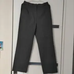 未着用品！グレー ストレートレッグ スラックス