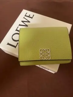 LOEWE ロエベ 三つ折り財布 ライムグリーンのサムネイル