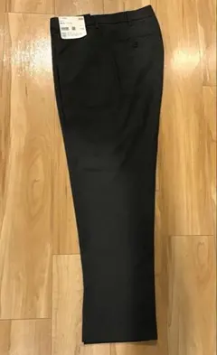 【新品タグ付】ユニクロ 感動パンツ 85×73 ダークグレー W85 L73のサムネイル