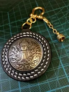 ハンドメイド 本革キーホルダー ターコイズ装飾メダル 魔除け お守り ハンドメイド 本革キーホルダー ターコイズ装飾メダル 魔除け お守り