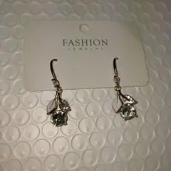 花モチーフ クリスタル ピアス