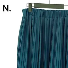 N.　プリーツスカート