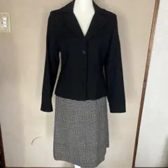 ブラックジャケット チェック柄スカートスーツ