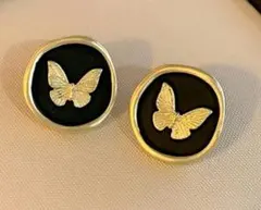 蝶モチーフ【新品】黒と金のピアス