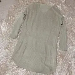 Vネックニットワンピース