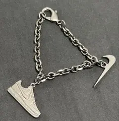 美品　Nike スニーカー型キーホルダー　チャーム　ブレスレットのサムネイル