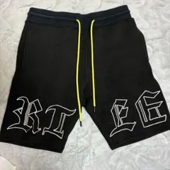 ロゴ入り黒ショートパンツ