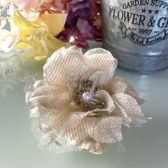 ゴールドフラワーコサージュ