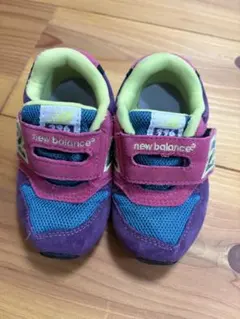 new balance ベビーシューズ カラフル