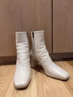 Diana ヌーディー　ベージュ　ブーツのサムネイル