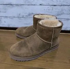 UGG ブラウン スエード ムートンブーツのサムネイル