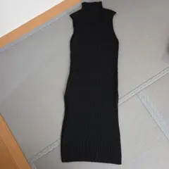 黒いリブ編みノースリーブロングワンピース