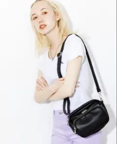 X-girlブラック ショルダーバッグ 合成皮革　即日発送可能