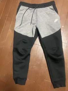 Nike テックフリース　黒グレー