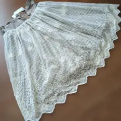タグ付き未使用　アクシーズファム　刺繍入りベージュひざ丈フレアスカート