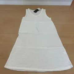 ホワイト ワンピース　ノースリーブ Vネック M