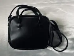 GU 黒 スクエア型ショルダーバッグ