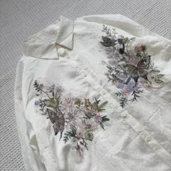 ScoLar スカラー花柄刺繍 シャツブラウス ロング丈 ホワイト 長袖リス蝶のサムネイル