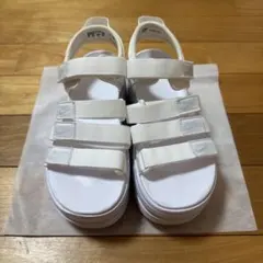 NIKE アイコンクラシック　サンダル　厚底　24cm ホワイトのサムネイル