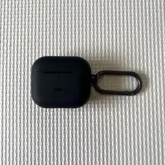 Apple AirPods 4 対応 シリコンケース ブラック カラビナ付きのサムネイル
